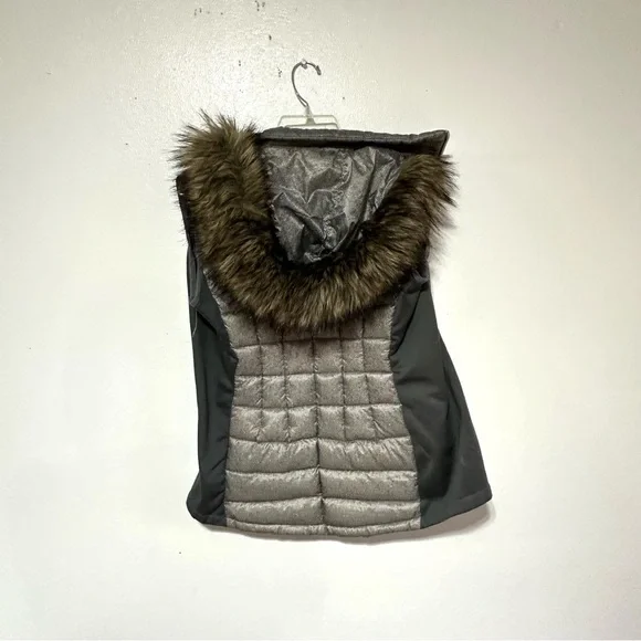Michael Kors Puffer Vest - Picture 2 of 8